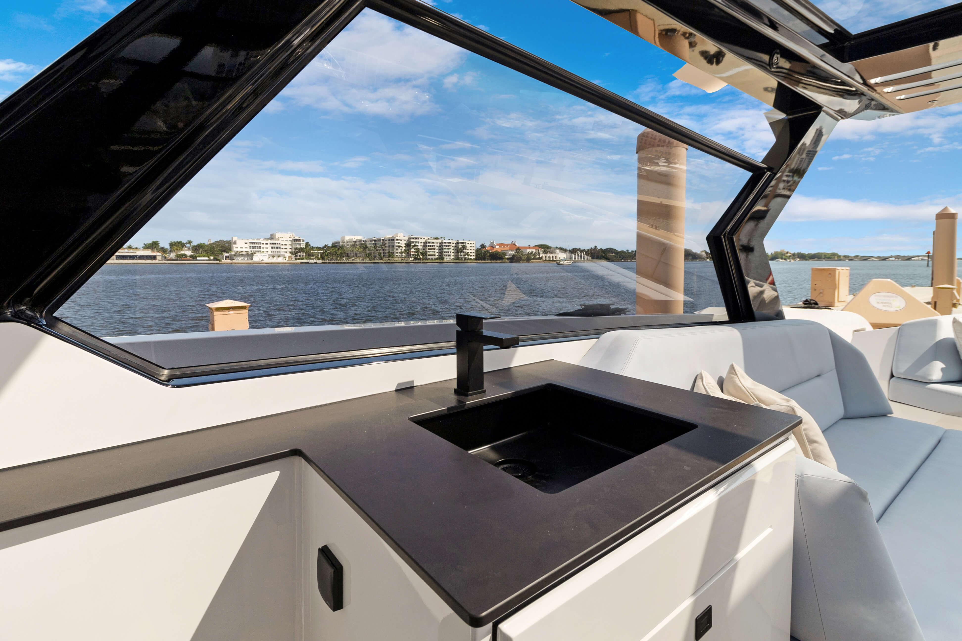 Yacht Photo 13